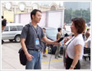 央视记者现场采访中国武汉婚博会组委会秘书长