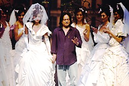 中国武汉婚博会现场的婚纱礼服流行时尚发布五 中国武汉婚博会现场的婚纱礼服流行时尚发布五