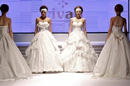 中国武汉婚博会现场婚纱礼服流行时尚发布会 中国武汉婚博会现场婚纱礼服流行时尚发布会