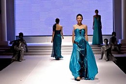 中国武汉婚博会上婚纱礼服流行时尚发布会 中国武汉婚博会上婚纱礼服流行时尚发布会